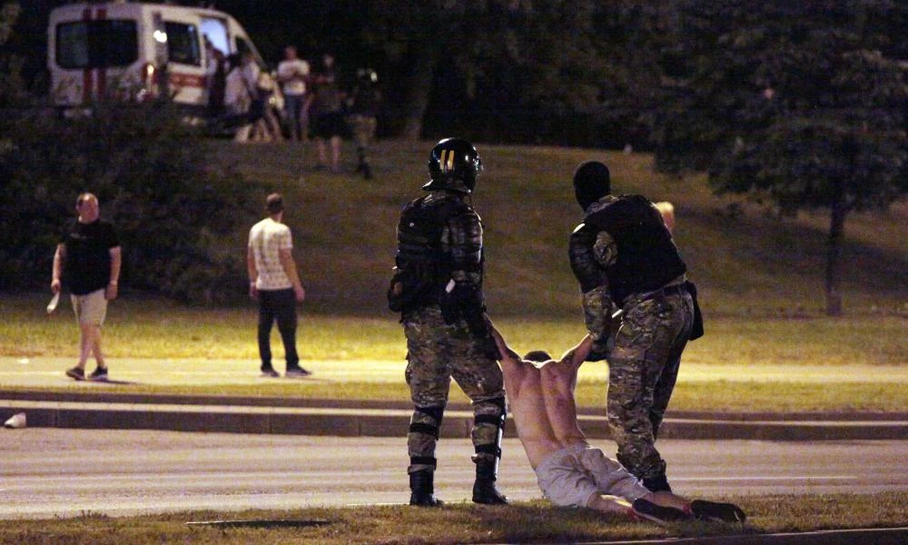 Λευκορωσία: Διαδηλωτές καταγγέλλουν ξυλοδαρμό από τις αρχές